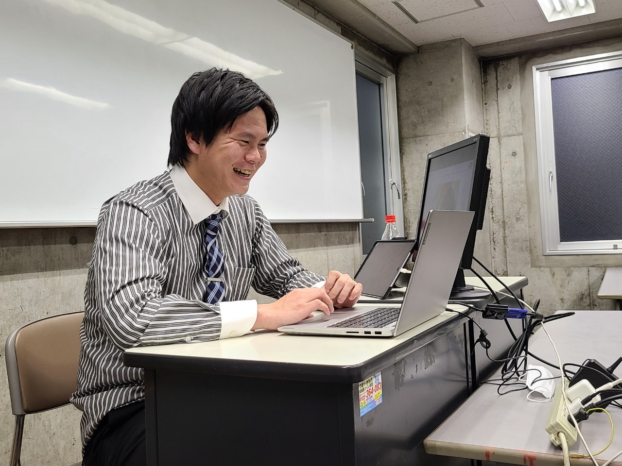 20200504abeとても楽しそうな有田先生.jpg